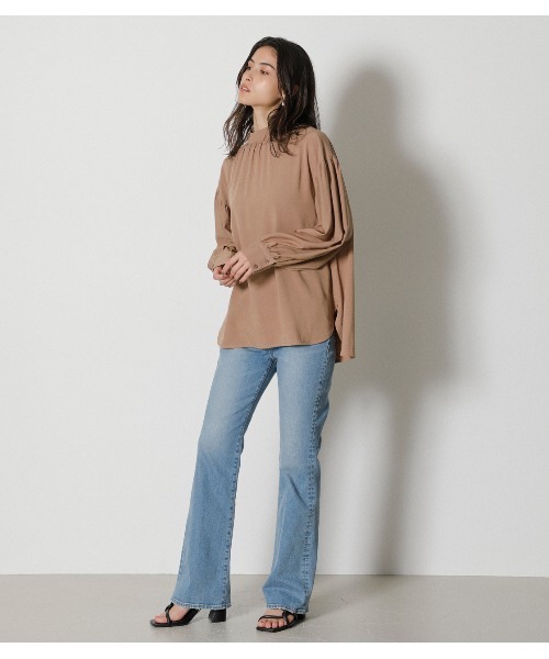AZUL by moussy（アズールバイマウジー）の「BOTTLE NECK BLOUSE/ボトルネックブラウス（シャツ/ブラウス・レディース・ブラック/ベージュ/オフホワイト・SMALL/MEDIUM）」の8枚目の写真