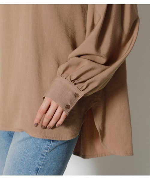 AZUL by moussy（アズールバイマウジー）の「BOTTLE NECK BLOUSE/ボトルネックブラウス（シャツ/ブラウス・レディース・ブラック/ベージュ/オフホワイト・SMALL/MEDIUM）」の14枚目の写真