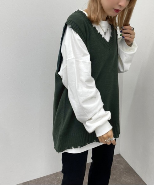 apres jour mignon(アプレジュールミニョン)の「Vダメージニットベスト【ZOZOTOWN限定アイテム】(ベスト・レディース・オレンジ/アイボリー/ダークグリーン/ブラック・X-LARGE/フリー)」の16枚目の写真
