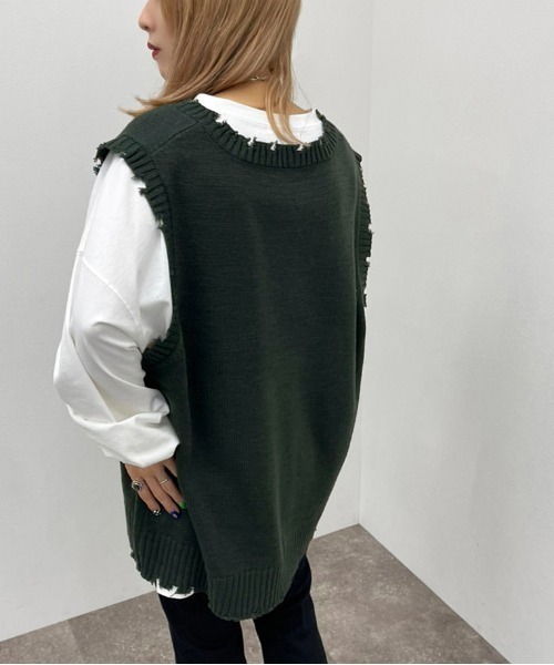 apres jour mignon(アプレジュールミニョン)の「Vダメージニットベスト【ZOZOTOWN限定アイテム】(ベスト・レディース・オレンジ/アイボリー/ダークグリーン/ブラック・X-LARGE/フリー)」の17枚目の写真