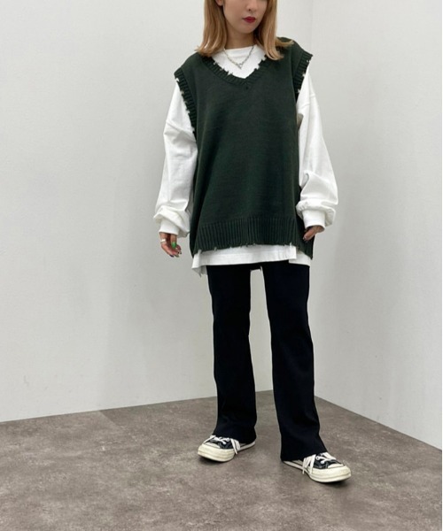 apres jour mignon(アプレジュールミニョン)の「Vダメージニットベスト【ZOZOTOWN限定アイテム】(ベスト・レディース・オレンジ/アイボリー/ダークグリーン/ブラック・X-LARGE/フリー)」の18枚目の写真