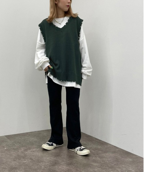 apres jour mignon(アプレジュールミニョン)の「Vダメージニットベスト【ZOZOTOWN限定アイテム】(ベスト・レディース・オレンジ/アイボリー/ダークグリーン/ブラック・X-LARGE/フリー)」の19枚目の写真