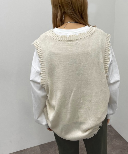 apres jour mignon(アプレジュールミニョン)の「Vダメージニットベスト【ZOZOTOWN限定アイテム】(ベスト・レディース・オレンジ/アイボリー/ダークグリーン/ブラック・X-LARGE/フリー)」の7枚目の写真