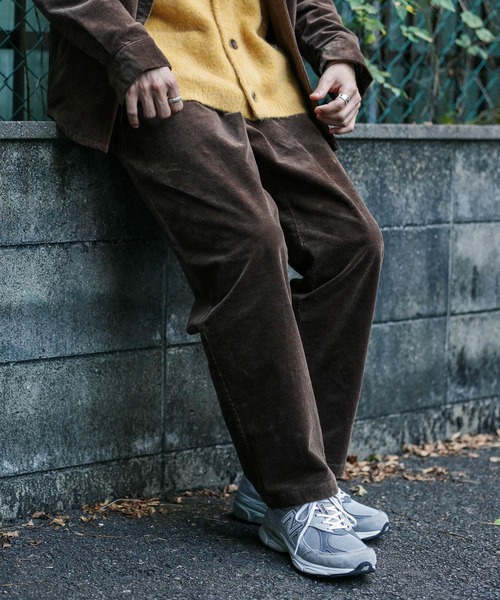 URBAN RESEARCH Sonny Label（アーバンリサーチサニーレーベル）の「コーデュロイワイドテーパードパンツ（その他パンツ・メンズ・ブラウン/アイボリー/チャコールグレー・MEDIUM/LARGE）」の3枚目の写真