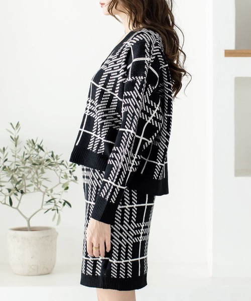 Julia Boutique（ジュリアブティック）の「チェック柄ニットカーディガン×タイトスカートセットアップ/21691（アンサンブル・レディース・ブラック/オフホワイト・ONE）」の11枚目の写真