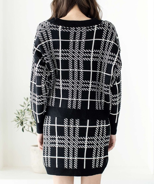 Julia Boutique（ジュリアブティック）の「チェック柄ニットカーディガン×タイトスカートセットアップ/21691（アンサンブル・レディース・ブラック/オフホワイト・ONE）」の4枚目の写真