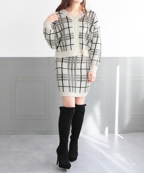 Julia Boutique（ジュリアブティック）の「チェック柄ニットカーディガン×タイトスカートセットアップ/21691（アンサンブル・レディース・ブラック/オフホワイト・ONE）」の16枚目の写真