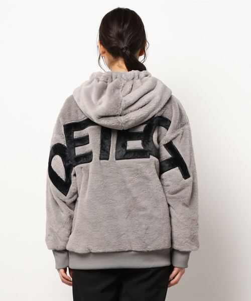 GGD（ジージーディー）の「エコファービッグシルエット裏ボアジップパーカージャケット（ブルゾン・レディース・ブラック/グレー/ホワイト・LL/L/M）」の4枚目の写真