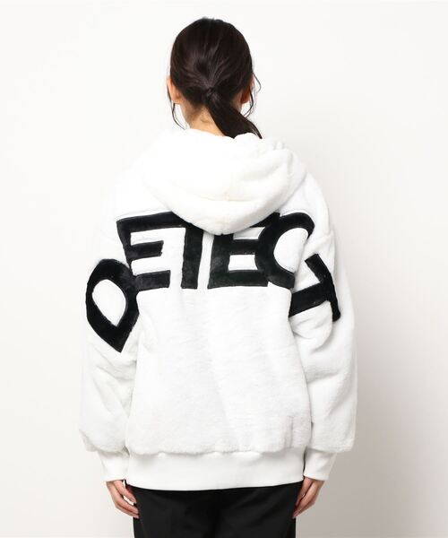 GGD（ジージーディー）の「エコファービッグシルエット裏ボアジップパーカージャケット（ブルゾン・レディース・ブラック/グレー/ホワイト・LL/L/M）」の8枚目の写真