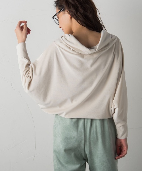 socolla（ソコラ）の「【socolla】抜けエリベロアプルオーバー≪洗濯機で洗える≫（Tシャツ/カットソー・レディース・チャコールグレー/カーキ/ピンク/オフホワイト・M）」の2枚目の写真