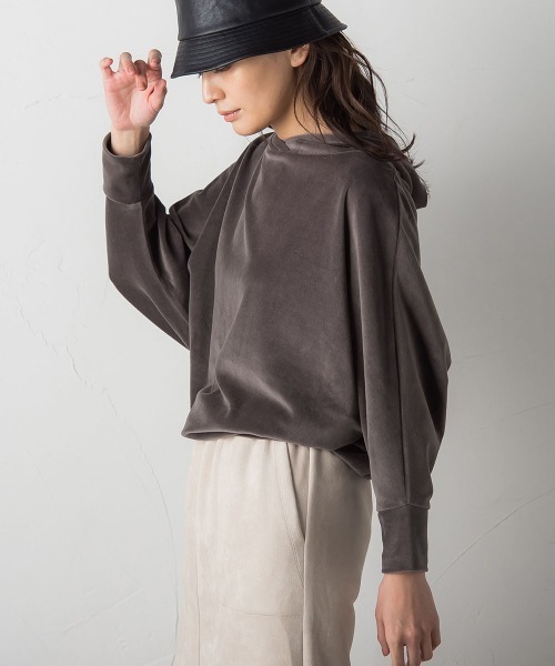 socolla（ソコラ）の「【socolla】抜けエリベロアプルオーバー≪洗濯機で洗える≫（Tシャツ/カットソー・レディース・チャコールグレー/カーキ/ピンク/オフホワイト・M）」の3枚目の写真