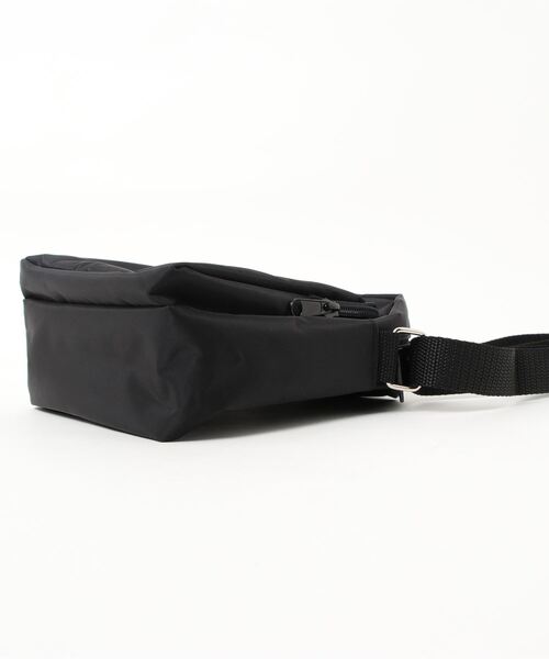 nemne store（ネンネストア）の「【 neonerdyboy コラボ 】ナイロンボディバッグ（ショルダーバッグ・レディース・ブラック・フリー）」の3枚目の写真