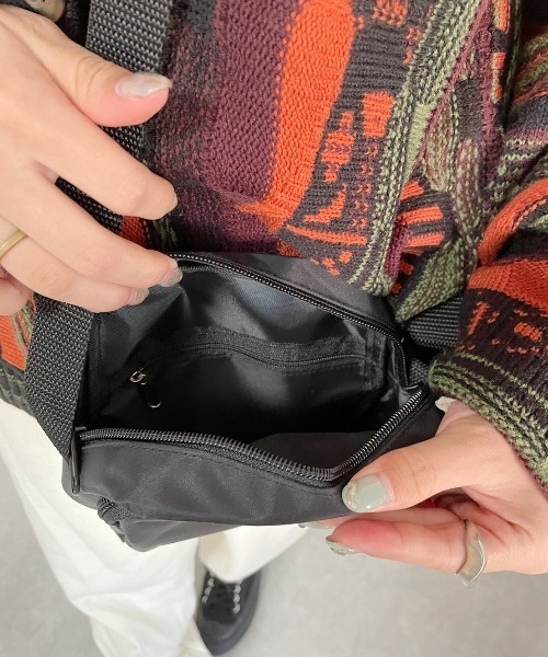 nemne store（ネンネストア）の「【 neonerdyboy コラボ 】ナイロンボディバッグ（ショルダーバッグ・レディース・ブラック・フリー）」の9枚目の写真
