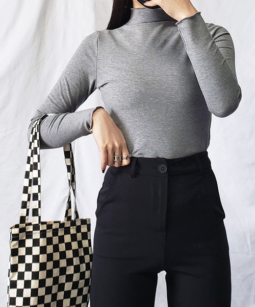 me+em select（ミームセレクト）の「【 11色展開 】裏起毛メローハイネックカットソートップス（Tシャツ/カットソー・レディース・キャメル/ホワイト/パープル/ベージュ/グリーン/ブラック/ブラウン/グレー/ネイビー/ダークグレー/ダークパープル・FREE）」の3枚目の写真