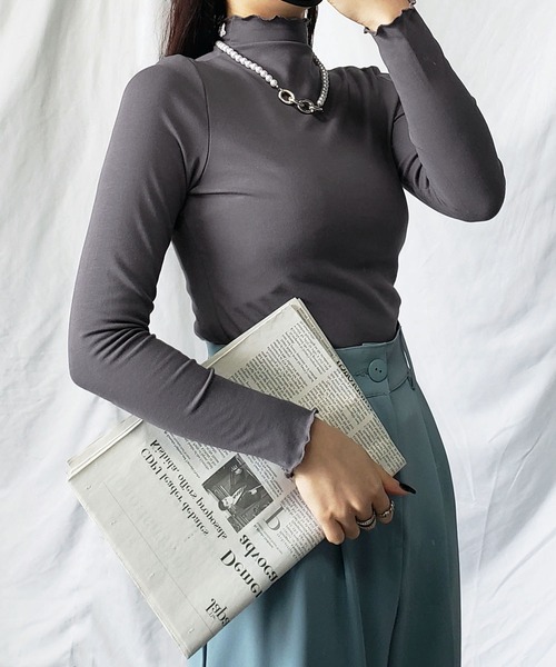 me+em select（ミームセレクト）の「【 11色展開 】裏起毛メローハイネックカットソートップス（Tシャツ/カットソー・レディース・キャメル/ホワイト/パープル/ベージュ/グリーン/ブラック/ブラウン/グレー/ネイビー/ダークグレー/ダークパープル・FREE）」の4枚目の写真