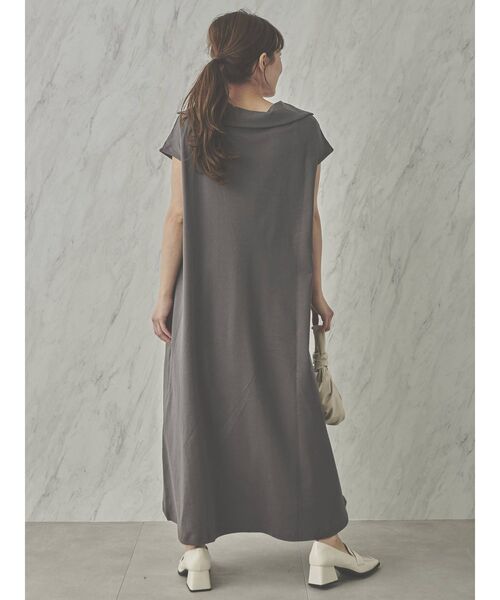 COTORICA（コトリカ）の「袖タックセーラーカラーマキシワンピース（ワンピース・レディース・オフホワイト/ブラック/ベージュ/チャコールグレー/グリーン・FREE）」の21枚目の写真