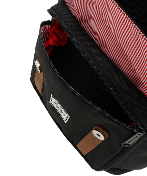 Herschel Supply（ハーシェルサプライ）の「HERSCHEL LITTLEAMERICA BP（バックパック/リュック・レディース・ブラック・ONE SIZE）」の6枚目の写真