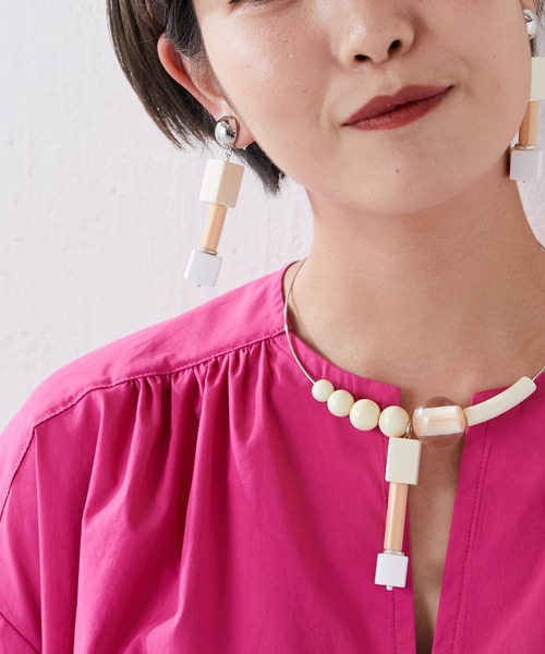 ear PAPILLONNER（イアパピヨネ）の「キュービーイヤリング（イヤリング・レディース・アイボリー/サーモンピンク・FREE）」の12枚目の写真