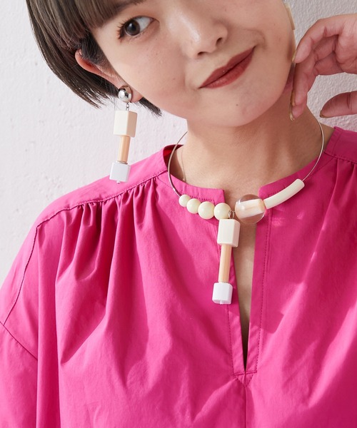 ear PAPILLONNER（イアパピヨネ）の「キュービーイヤリング（イヤリング・レディース・アイボリー/サーモンピンク・FREE）」の15枚目の写真
