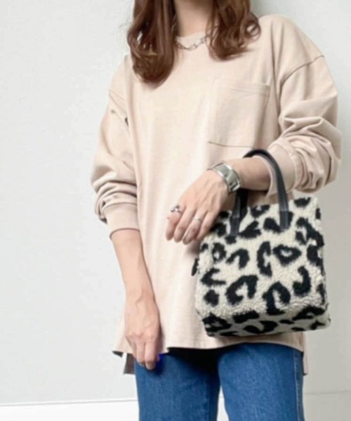 Ritzy(リッツィー)の「ポケット付きロングTシャツ レディース メンズ(Tシャツ/カットソー・メンズ・ホワイト/ブラック/ベージュ/パープル/サックスブルー/グリーン/ベージュ系その他/パープル系その他/チャコール/テラコッタ・MEDIUM/LARGE/X-LARGE)」の7枚目の写真