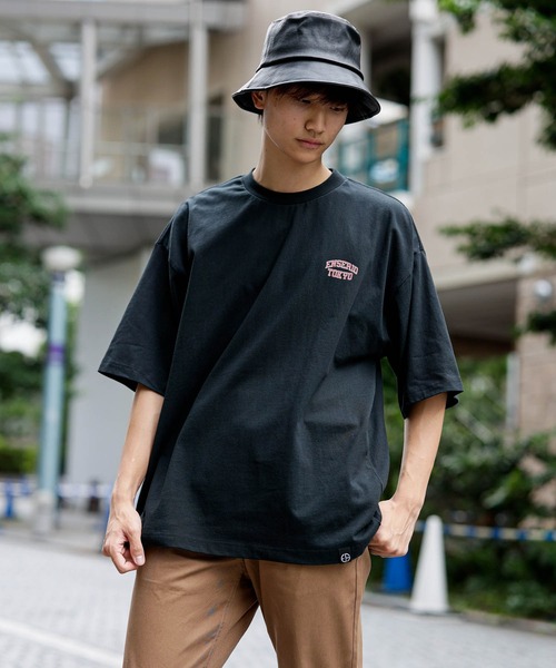 En serio TOKYO(エンソリオトーキョー)の「ワンポイント アーチロゴ ビッグシルエット TEE(Tシャツ/カットソー・メンズ・ホワイト/ブラック/グリーン・LL/M/L)」の12枚目の写真