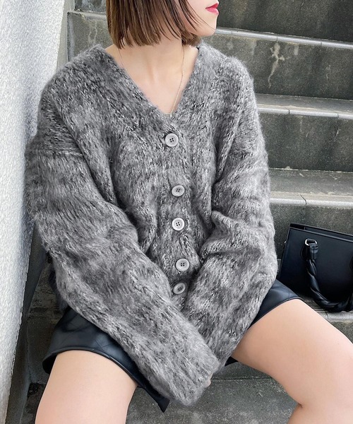 PAGEBOY（ページボーイ）の「ブラッシュヤーンVカーディガン（カーディガン/ボレロ・レディース・ブラック系その他/グリーン系その他/ピンク系その他/グレイッシュベージュ/ターコイズブルー系/オレンジ・FREE）」の2枚目の写真