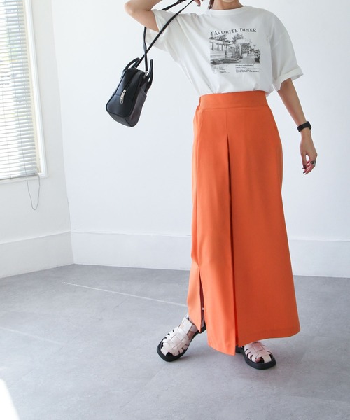 Chillfar（チルファー）の「カラースリットロングナロースカート（スカート・レディース・ブラック/オレンジ/ブルー/グリーン/アイボリー・MEDIUM/LARGE）」の7枚目の写真