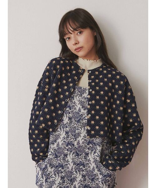 merry jenny（メリージェニー）の「flowerキルトカーディガン（カーディガン/ボレロ・レディース・オフホワイト/ネイビー・FREE）」の6枚目の写真