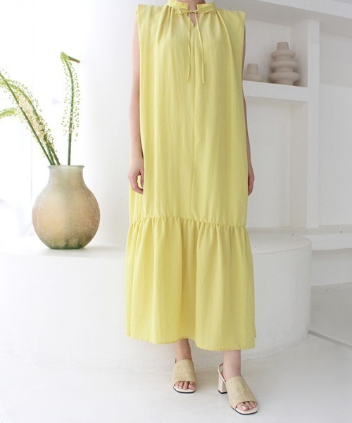 MODE ROBE（モードローブ）の「サイドタックノースリーブワンピース（ワンピース・レディース・ブラック/イエロー/グリーン・FREE）」の3枚目の写真