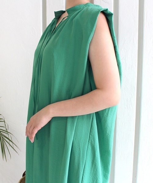 MODE ROBE（モードローブ）の「サイドタックノースリーブワンピース（ワンピース・レディース・ブラック/イエロー/グリーン・FREE）」の10枚目の写真
