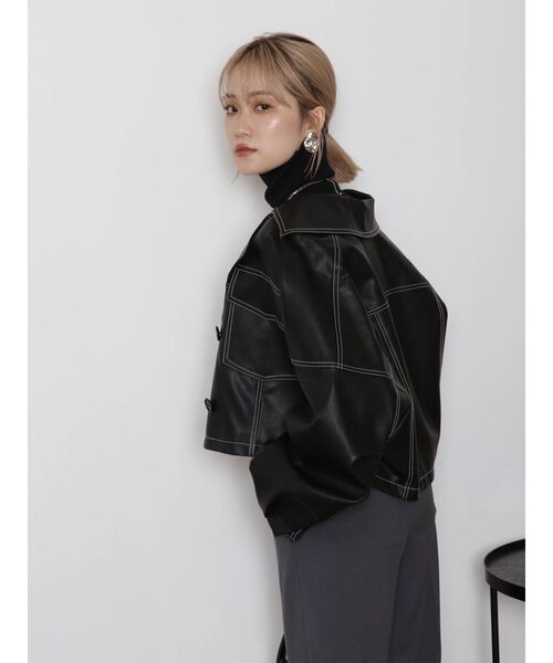 MURUA（ムルーア）の「フェイクレザーショートジャケット（ブルゾン・レディース・ブラック/アイボリー/ダークグレー・FREE）」の7枚目の写真