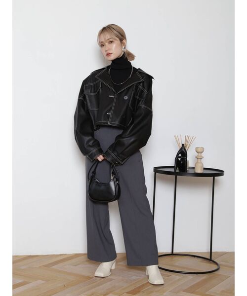 MURUA（ムルーア）の「フェイクレザーショートジャケット（ブルゾン・レディース・ブラック/アイボリー/ダークグレー・FREE）」の12枚目の写真