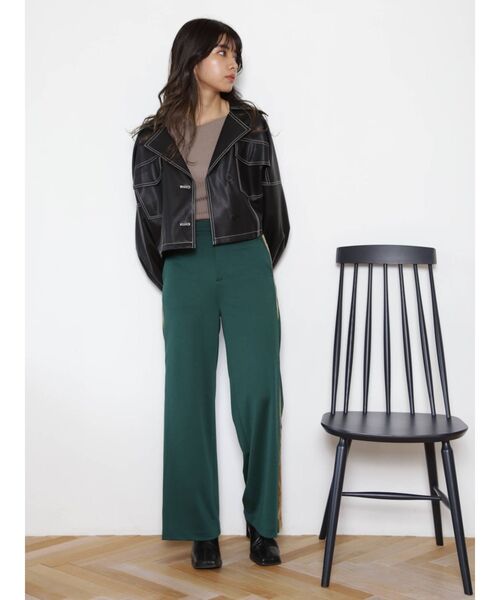 MURUA（ムルーア）の「フェイクレザーショートジャケット（ブルゾン・レディース・ブラック/アイボリー/ダークグレー・FREE）」の8枚目の写真