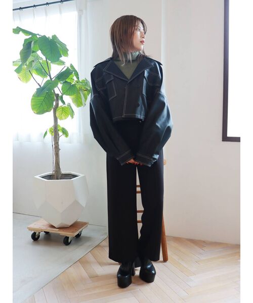 MURUA（ムルーア）の「フェイクレザーショートジャケット（ブルゾン・レディース・ブラック/アイボリー/ダークグレー・FREE）」の18枚目の写真