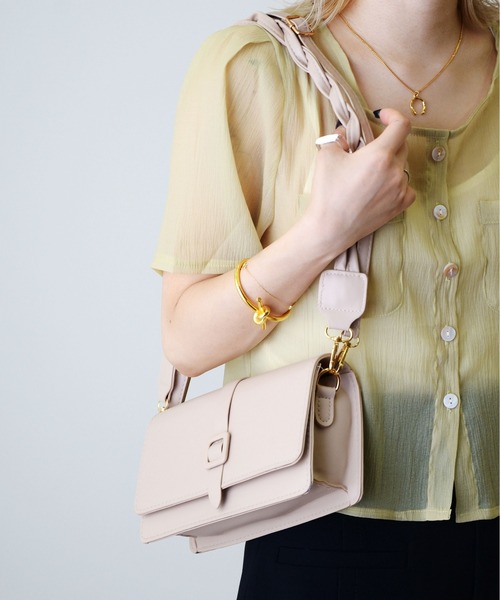 ibeul_（イベール）の「ツイストベルトショルダーバッグ（ショルダーバッグ・レディース・ホワイト/ブラック/ベージュ/ブラウン・FREE）」の13枚目の写真