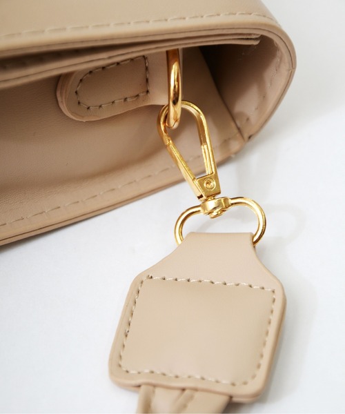 ibeul_（イベール）の「ツイストベルトショルダーバッグ（ショルダーバッグ・レディース・ホワイト/ブラック/ベージュ/ブラウン・FREE）」の14枚目の写真