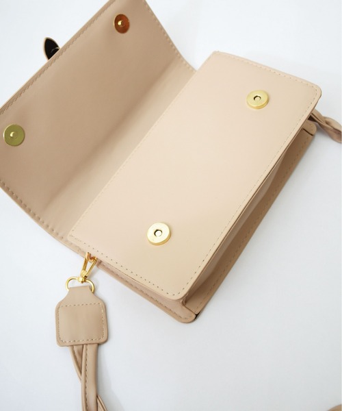 ibeul_（イベール）の「ツイストベルトショルダーバッグ（ショルダーバッグ・レディース・ホワイト/ブラック/ベージュ/ブラウン・FREE）」の10枚目の写真