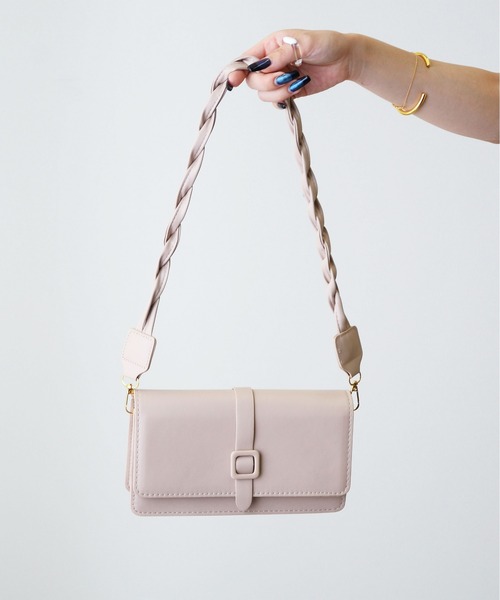 ibeul_（イベール）の「ツイストベルトショルダーバッグ（ショルダーバッグ・レディース・ホワイト/ブラック/ベージュ/ブラウン・FREE）」の7枚目の写真