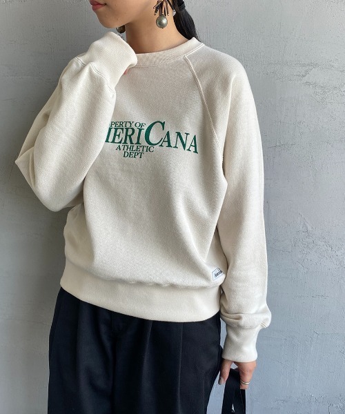 AMERICANA（アメリカーナ）の「【STORY 12月号掲載】[Americana×JEANS FACTORY/アメリカーナ×ジーンズファクトリー] 別注 クラシックロゴプリント クルーネックスウェット（スウェット・レディース・アイボリー/チョコ/グリーン・ONE SIZE）」の8枚目の写真