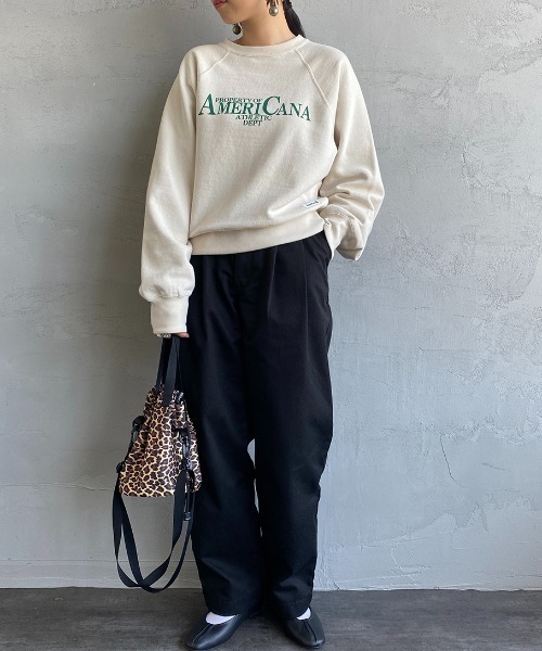 AMERICANA（アメリカーナ）の「【STORY 12月号掲載】[Americana×JEANS FACTORY/アメリカーナ×ジーンズファクトリー] 別注 クラシックロゴプリント クルーネックスウェット（スウェット・レディース・アイボリー/チョコ/グリーン・ONE SIZE）」の4枚目の写真