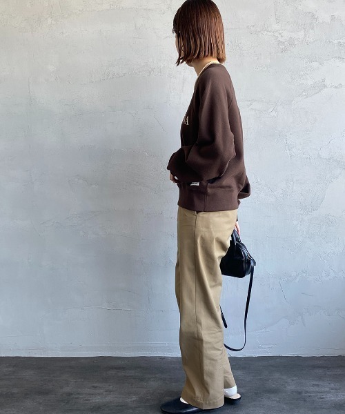 AMERICANA（アメリカーナ）の「【STORY 12月号掲載】[Americana×JEANS FACTORY/アメリカーナ×ジーンズファクトリー] 別注 クラシックロゴプリント クルーネックスウェット（スウェット・レディース・アイボリー/チョコ/グリーン・ONE SIZE）」の21枚目の写真