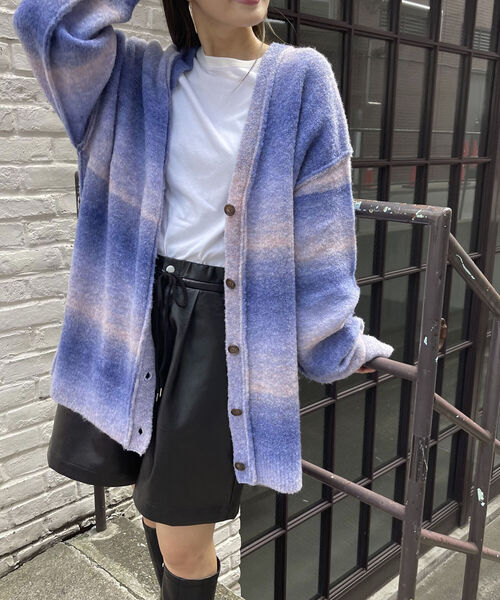 fredy emue(フレディエミュ)の「グラデーションニットカーディガン(カーディガン/ボレロ・レディース・ベージュ系その他/ブルー系その他/ピンク系その他・38)」の4枚目の写真