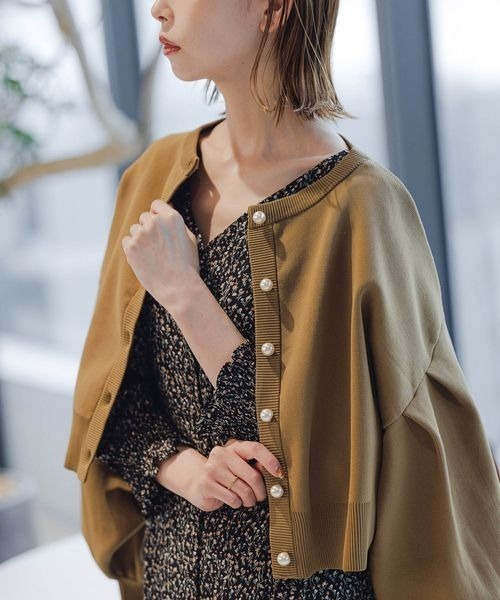 mysty woman(ミスティウーマン)の「【harekoさんコラボ】スーパーボリュームスリーブカーディガン 164687(カーディガン/ボレロ・レディース・ブラック/ベージュ/パープル/アイボリー・FREE)」の5枚目の写真