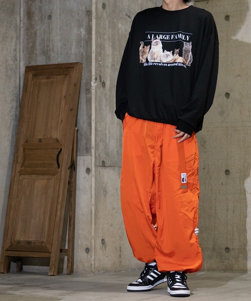 JOHN'S CLOSET(ジョンズクローゼット)の「【13】サテンワッシャー サイドシャーリング ワイドパンツ(カーゴパンツ・メンズ・グレー/オレンジ/ブラック・LARGE/MEDIUM)」の16枚目の写真