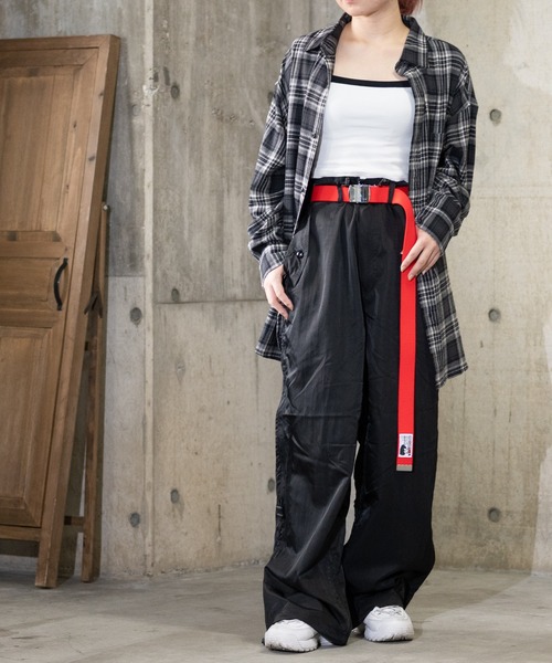 JOHN'S CLOSET(ジョンズクローゼット)の「【13】サテンワッシャー サイドシャーリング ワイドパンツ(カーゴパンツ・メンズ・グレー/オレンジ/ブラック・LARGE/MEDIUM)」の19枚目の写真