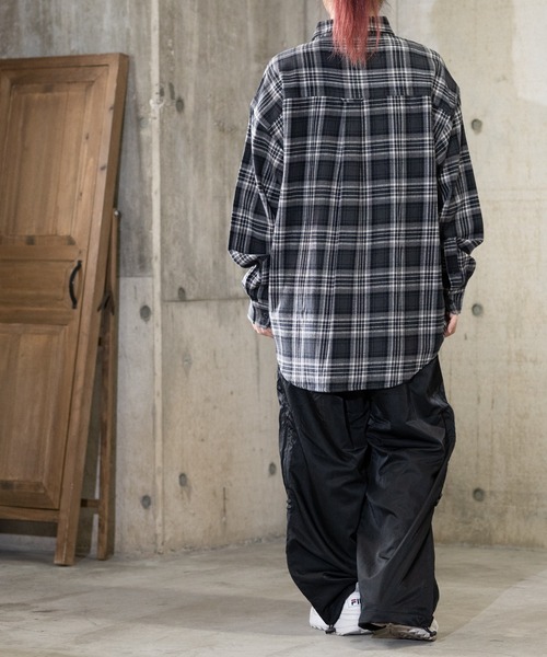 JOHN'S CLOSET(ジョンズクローゼット)の「【13】サテンワッシャー サイドシャーリング ワイドパンツ(カーゴパンツ・メンズ・グレー/オレンジ/ブラック・LARGE/MEDIUM)」の21枚目の写真