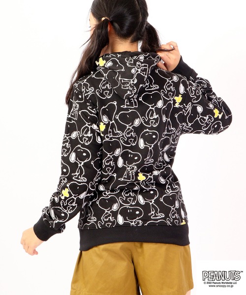 PEANUTS(ピーナッツ)の「PEANUTS スヌーピー スウェット パーカー 裏毛(パーカー・レディース・ブラック/杢グレー/ネイビー/チャコール・L/M/S)」の7枚目の写真
