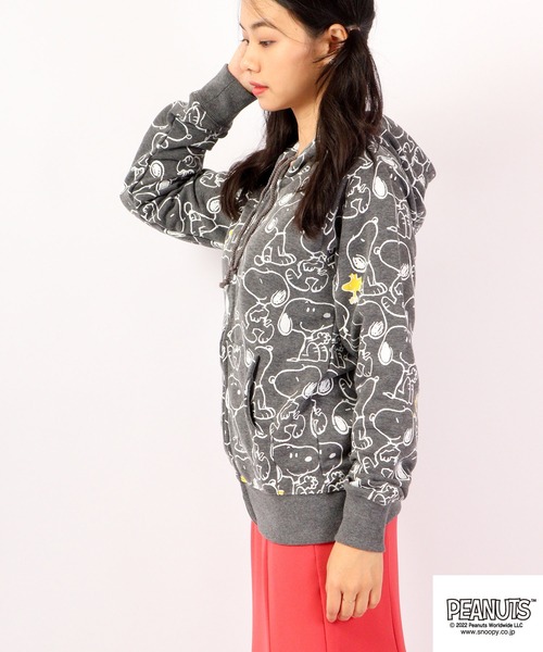 PEANUTS(ピーナッツ)の「PEANUTS スヌーピー スウェット パーカー 裏毛(パーカー・レディース・ブラック/杢グレー/ネイビー/チャコール・L/M/S)」の13枚目の写真