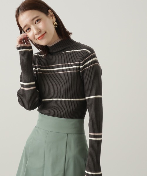 N.（N. Natural Beauty Basic）（エヌエヌナチュラルビューティーベーシック）の「【横田ひかるさん着用】◆マルチボーダーハイネックリブニット（ニット/セーター・レディース・ベージュ/グレー/オフホワイト・MEDIUM）」の2枚目の写真