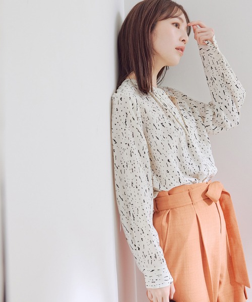 VIS(ビス)の「【洗える・防シワ】フロントタック長袖ブラウス(シャツ/ブラウス・レディース・ホワイト/ブラック/ピンク/ライトグリーン/ラベンダー/ホワイト系その他/ピンク系その他・L/M)」の8枚目の写真